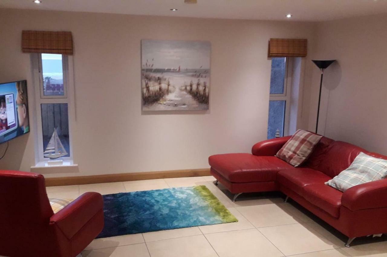 Marine Beach Escape Castlerock Beside Beach Golf Course And Pub Exterior photo