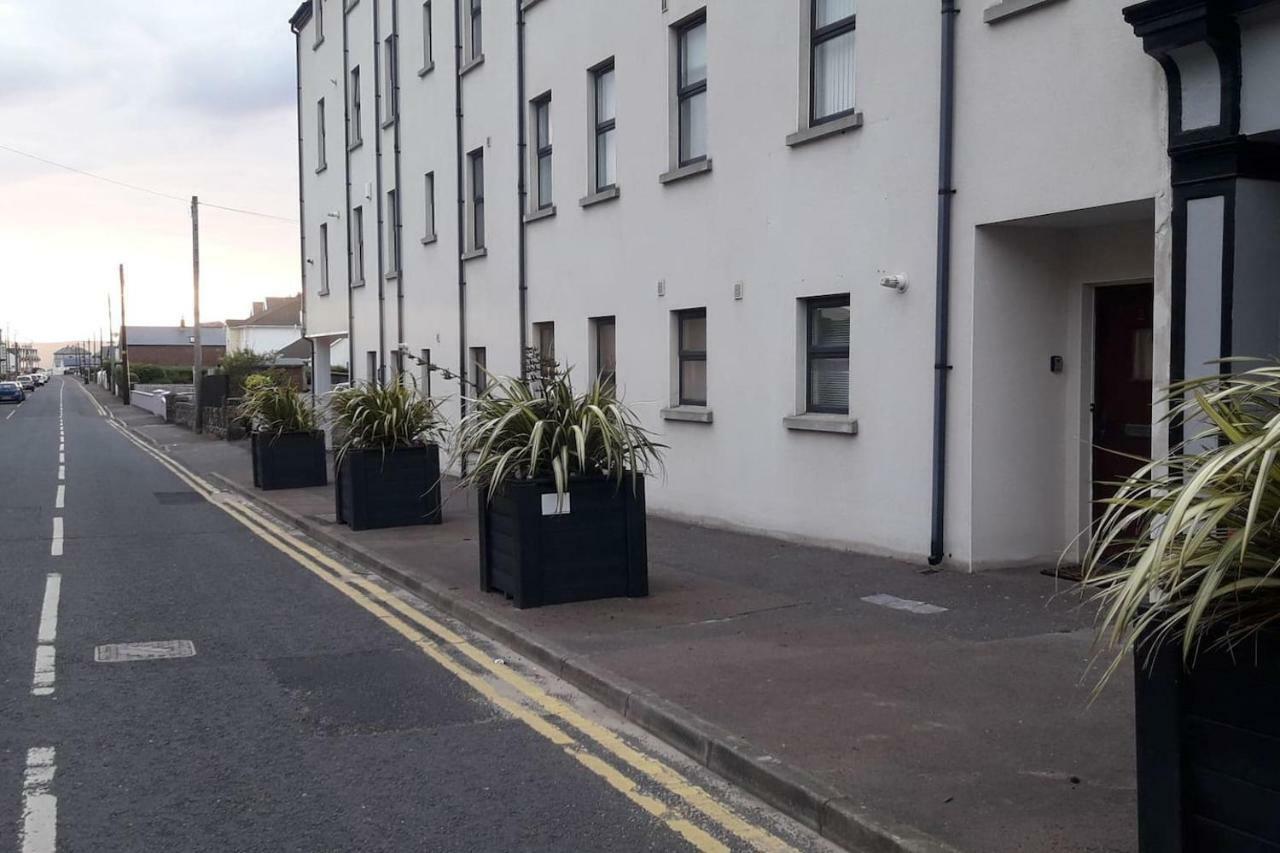 Marine Beach Escape Castlerock Beside Beach Golf Course And Pub Exterior photo